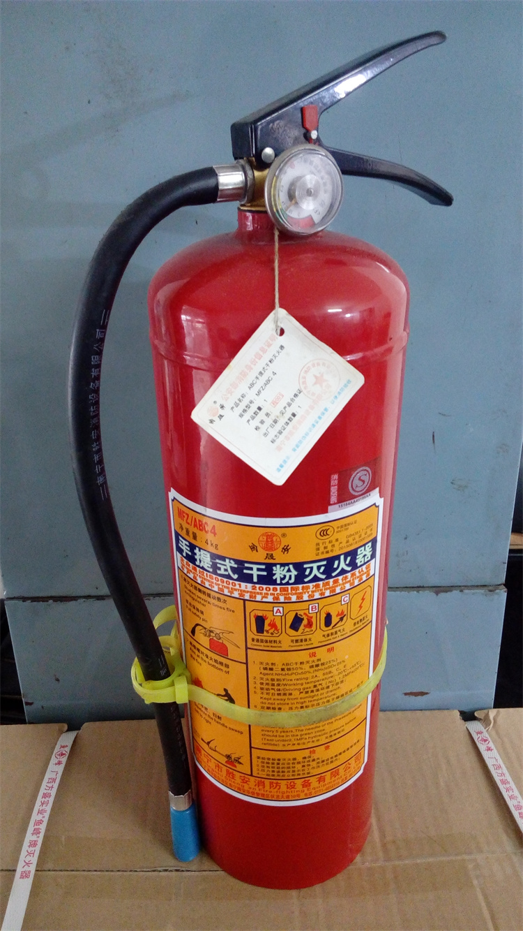 床头突然爆炸！多人受伤、家中起火！